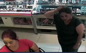 Ommen/Almelo - Gezocht - Winkeldieven slaan op drie locaties toe, wie kent de vrouwen op beeld?