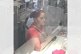 Ommen/Almelo - Gezocht - Winkeldieven slaan op drie locaties toe, wie kent de vrouwen op beeld?