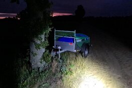 Bus en aanhanger met &#39;drugsvaten&#39; zorgt voor meldingen van Twentse inwoners