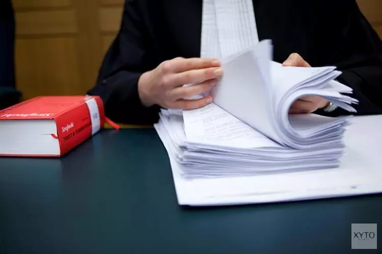 OM eist gevangenisstraf en tbs voor tweevoudige moord, poging moord en bedreiging met kruisboog in Almelo