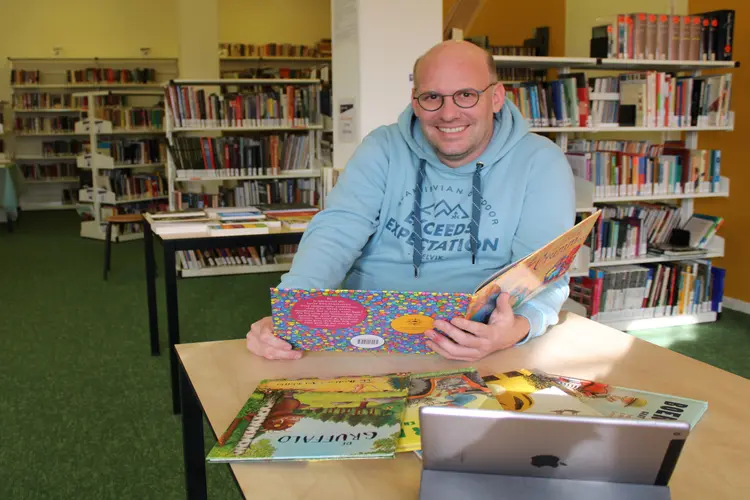 Voorlezen aan kinderen thuis vanuit gevangenis in Almelo