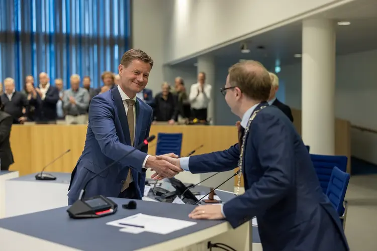 Het Almelose college is weer compleet