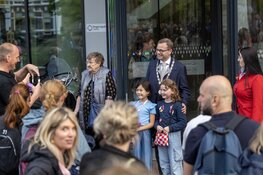 Stralende gezichten bij feestelijke intocht Avond4Daagse Almelo