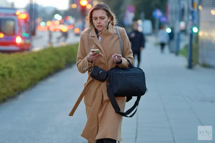 Bijna helft jonge vrouwen loopt of rijdt weleens om voor eigen veiligheid