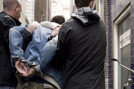 Politiemedewerker eenheid Oost-Nederland aangehouden