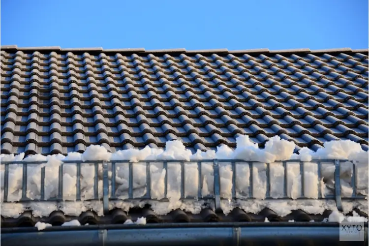 Geen sneeuw op dak leidt tot ontdekking hennepkwekerij in Almelo