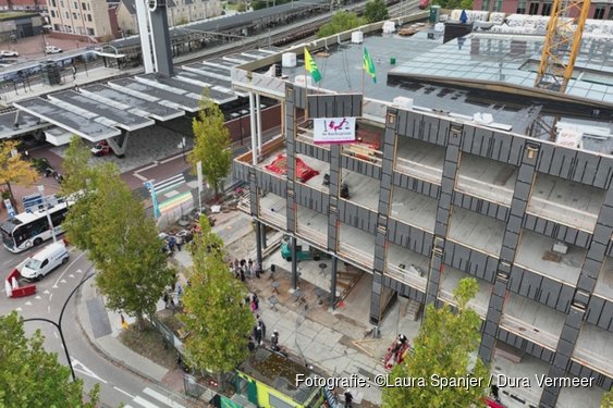 Nieuw gerechtsgebouw Almelo bereikt hoogste punt