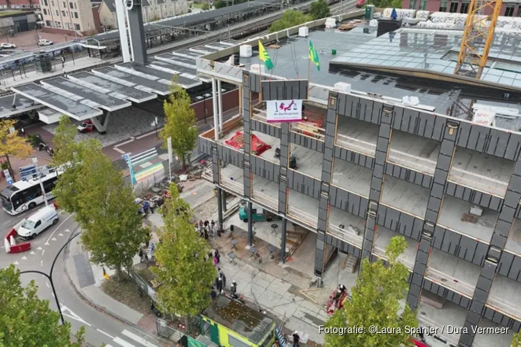 Nieuw gerechtsgebouw Almelo bereikt hoogste punt