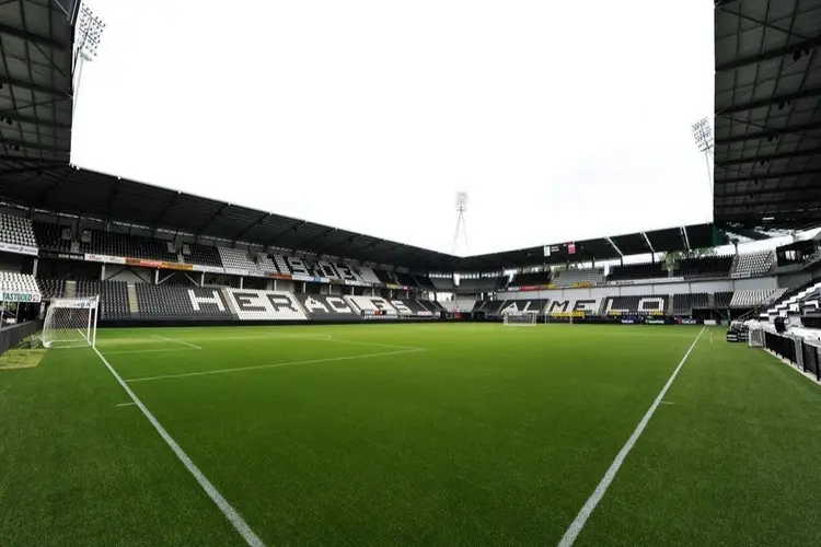 Heracles Almelo pakt eerste periodetitel na zege op RKC Waalwijk