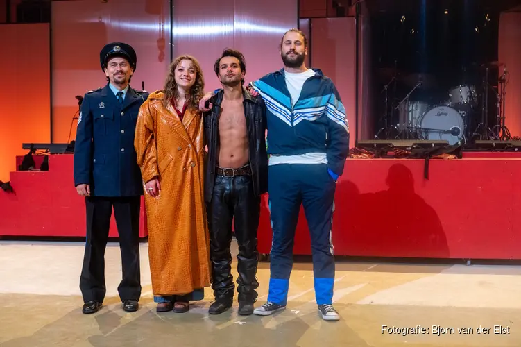 Theater Producties Twente beleeft feestelijke première van grootschalige rockopera in Hal 43